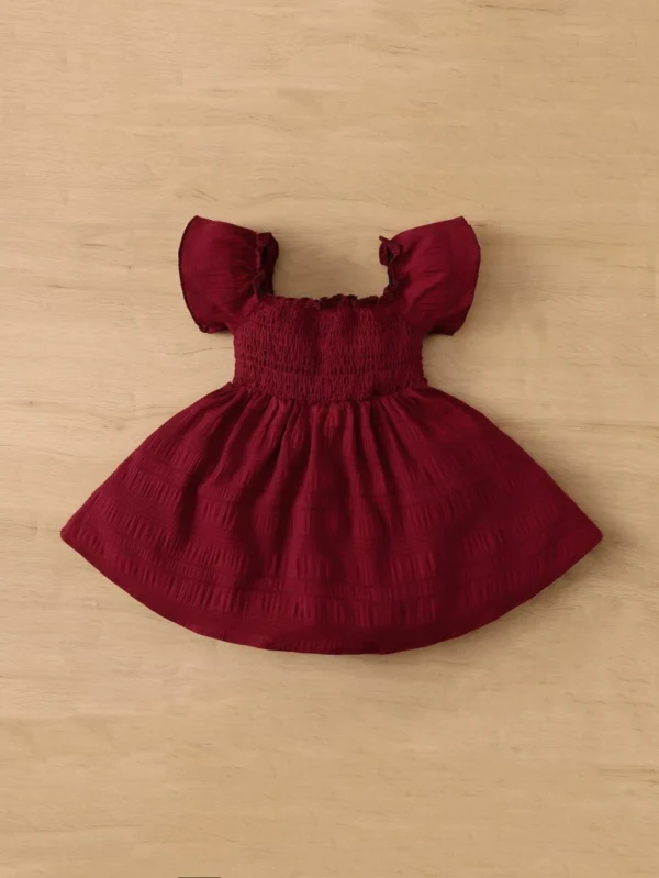 Vestido De Niña Con Mangas De Mariposa Y Cuerpo Fruncido - Imagen 2