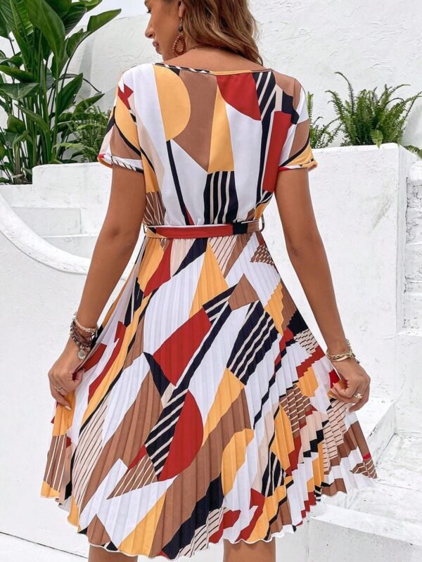 Vestido con cinturón con estampado geométrico bajo fruncido - Imagen 2