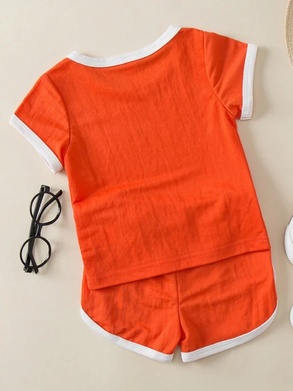 Conjunto De Camiseta Deportiva Y Pantalones Cortos De Verano Para Bebé Niño Con Detalles Contrastantes - Imagen 2