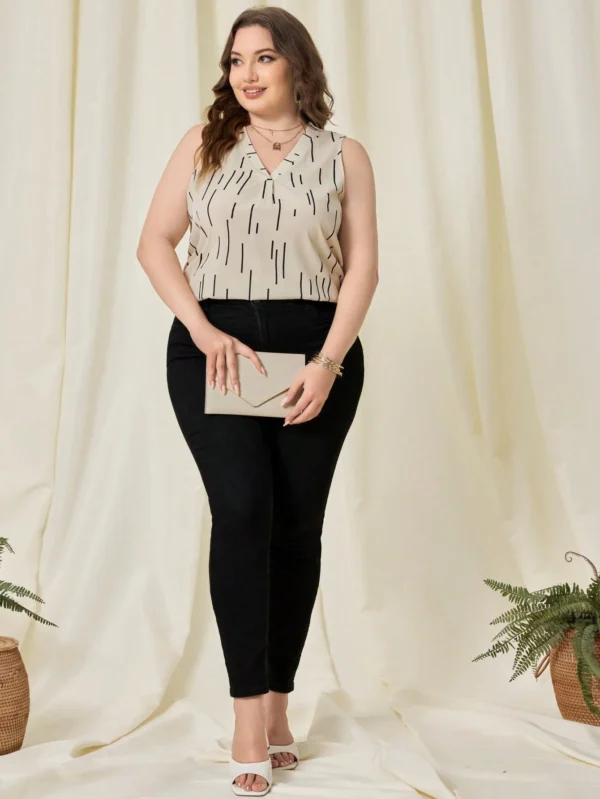 Camisa sin mangas de talla grande con cuello en V y estampado de línea - Imagen 3