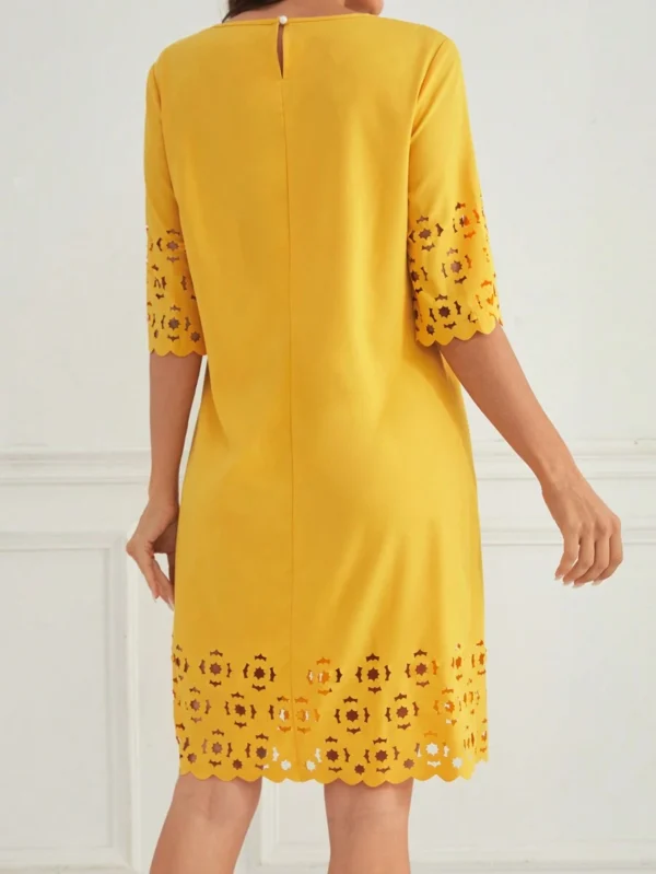 Vestido De Color Sólido Con Detalles Calados - Imagen 2