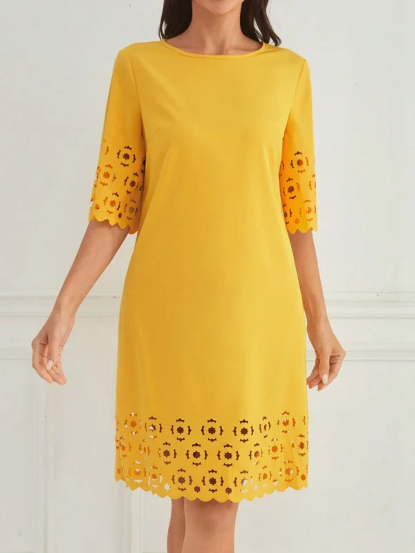 Vestido De Color Sólido Con Detalles Calados - Imagen 3