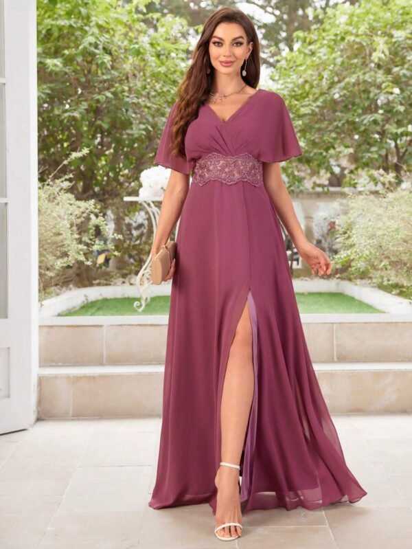 Vestido de dama de honor con diseño de bordado en la cintura