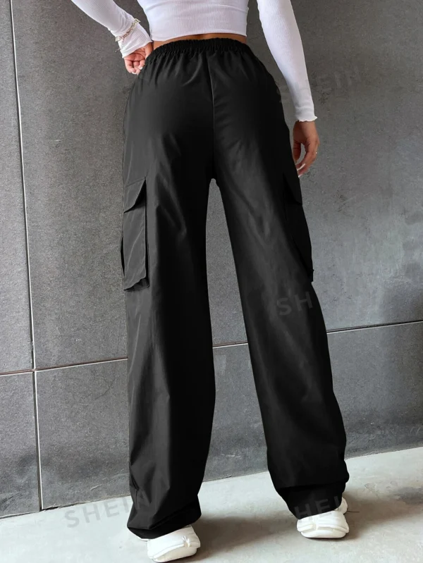 Pantalones cargo unicolor de talle alto con bolsillo con solapa - Imagen 3