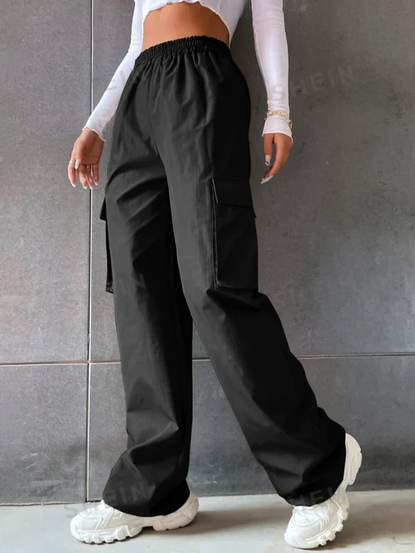 Pantalones cargo unicolor de talle alto con bolsillo con solapa - Imagen 2