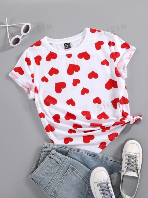 Camiseta con estampado de corazón de cuello redondo