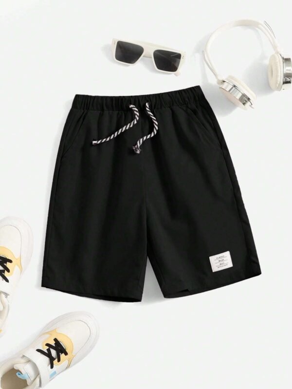 Shorts con parche de letra de cintura con cordón
