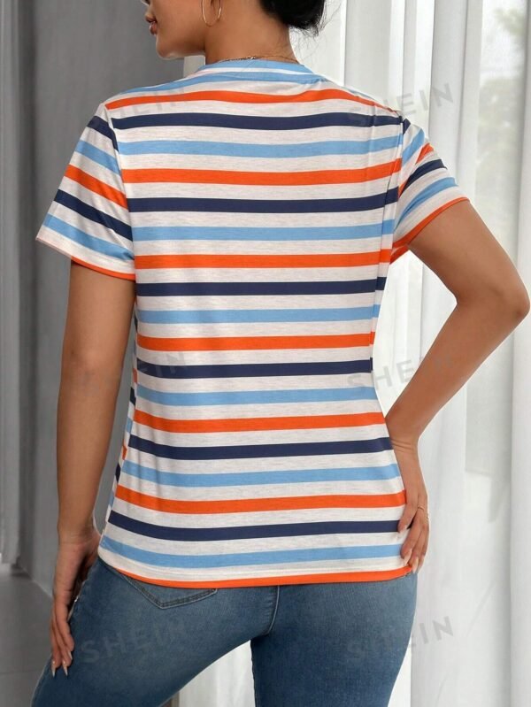 Camiseta con estampado de rayas de cuello redondo - Imagen 3