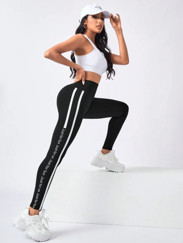 Leggings deportivos con estampado de letra de lado de rayas - Imagen 2