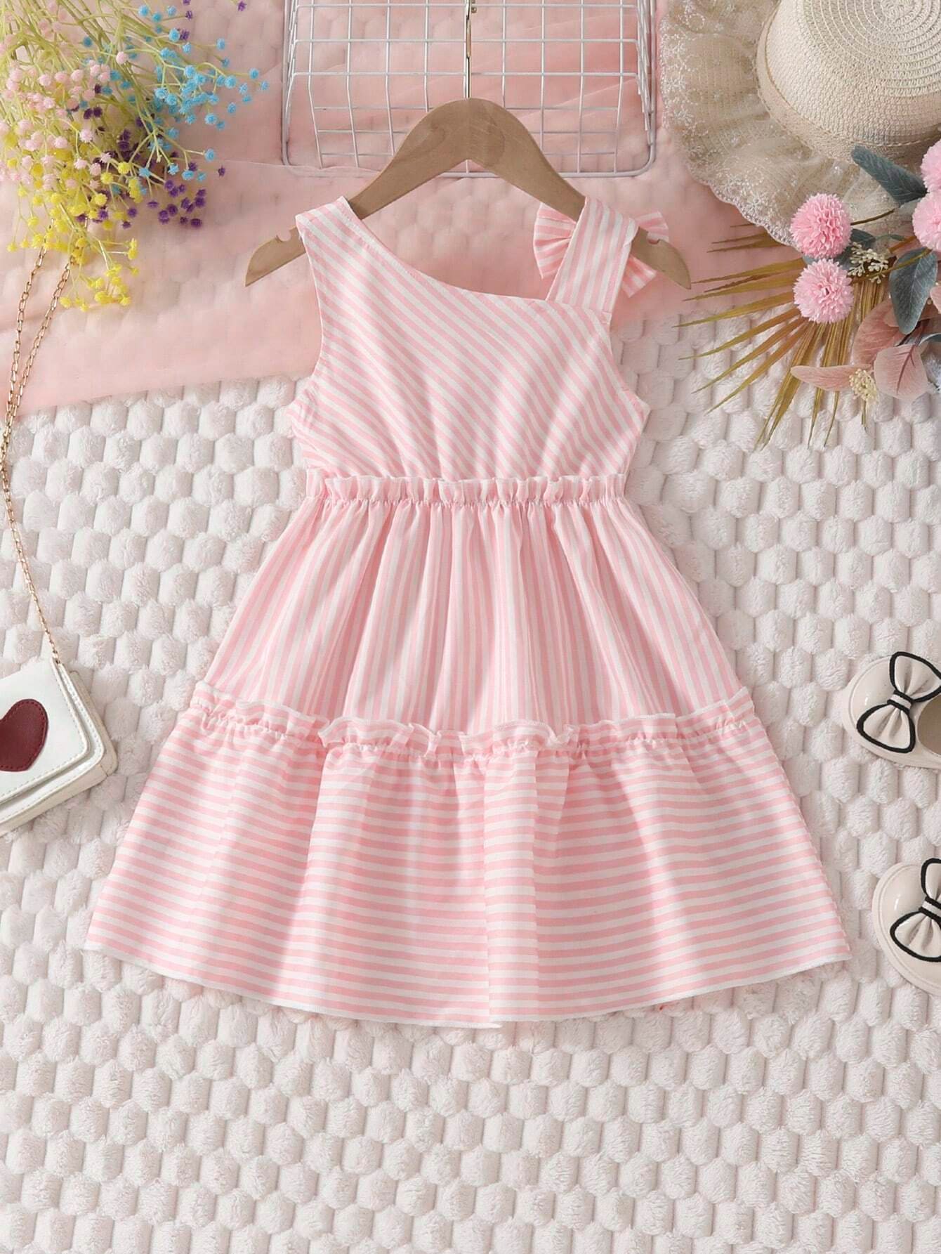 Vestido a rayas de moda para niña con cuello asimétrico y lazo - Imagen 3