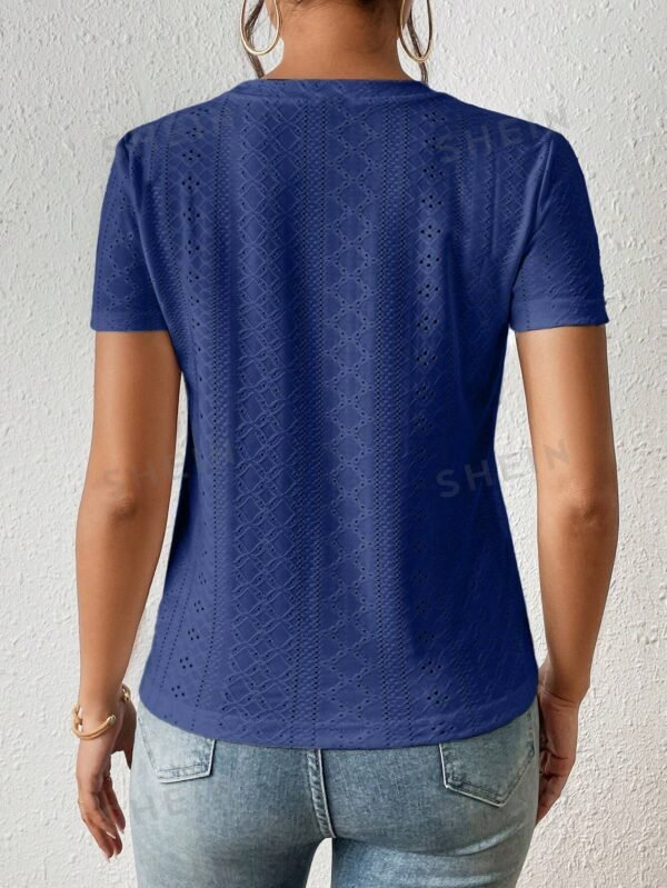 Blusa con cuello redondo y bordado de ojales - Imagen 3
