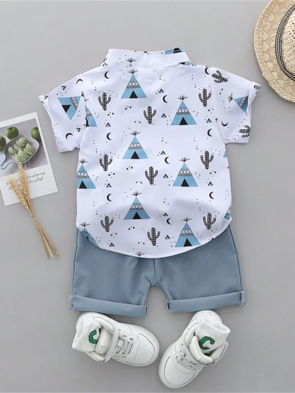 Conjunto de camisa de manga corta  y shorts cortos