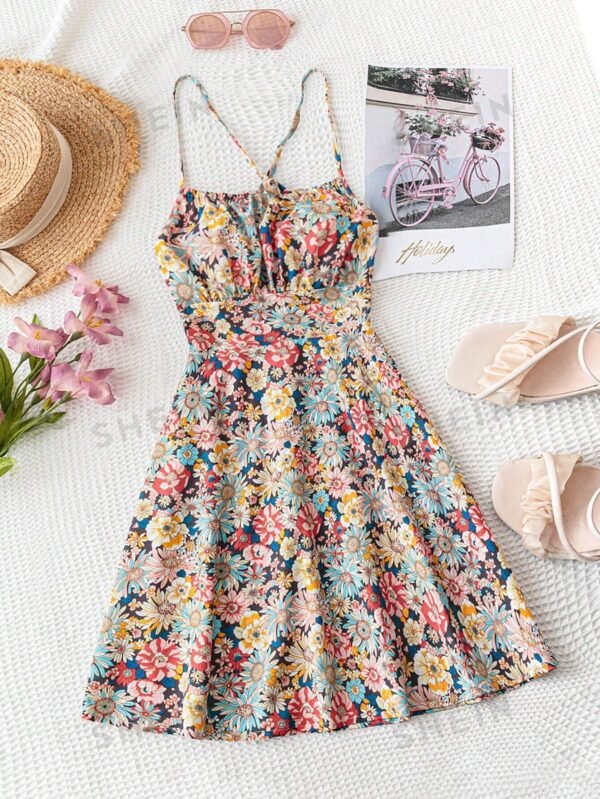 Vestido muy colorido de estilo retro con diseño floral