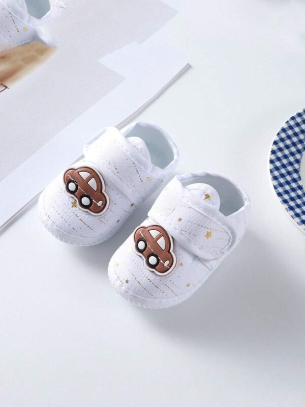 Zapatos para bebé con estampado de carrito