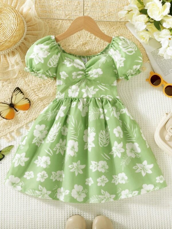 Vestido con cuello de corazón veraniego para niña