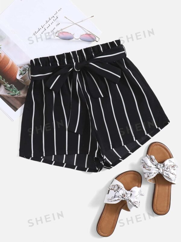Shorts con cinturón de cintura con volante de rayas