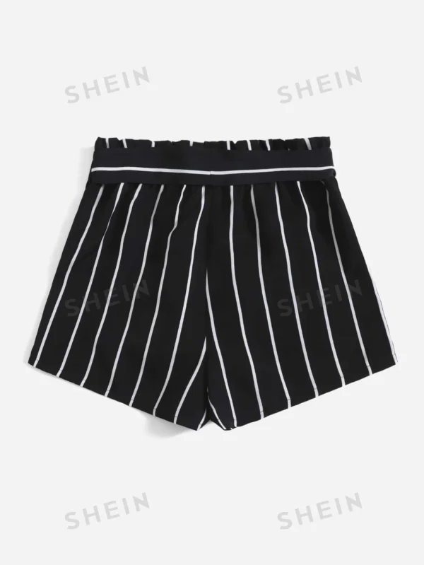 Shorts con cinturón de cintura con volante de rayas - Imagen 3