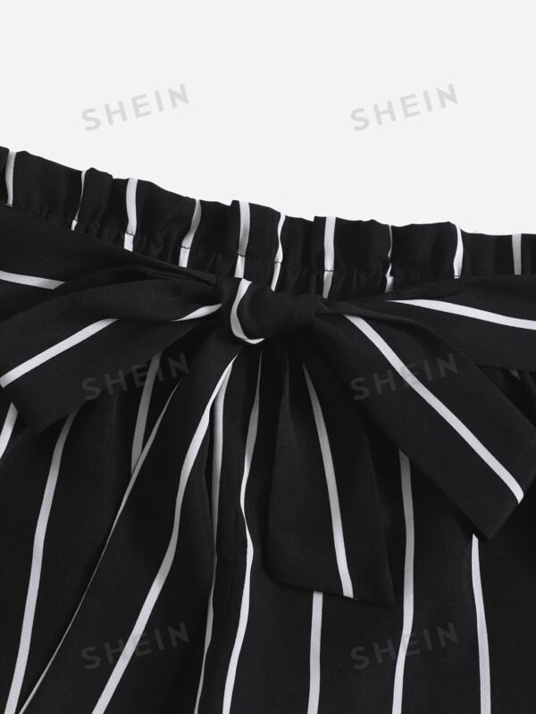 Shorts con cinturón de cintura con volante de rayas - Imagen 2