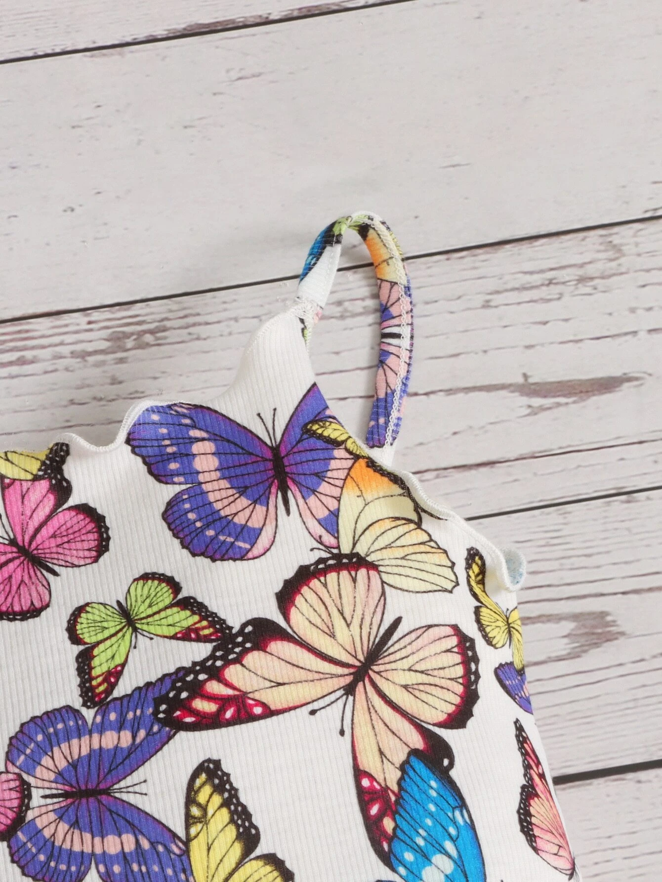 Mono De Cuello Cami Con Ribete De Lechuga Y Estampado De Mariposa - Imagen 2