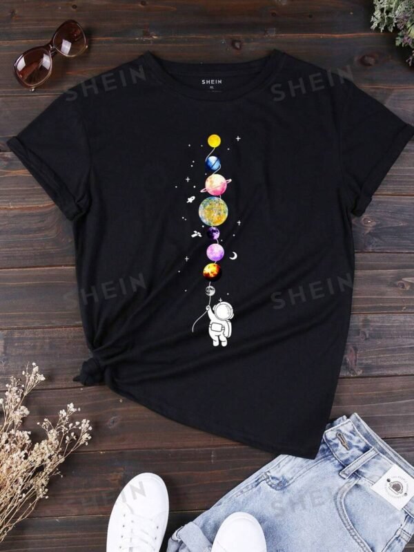 Camiseta planeta con con estampado de astronauta