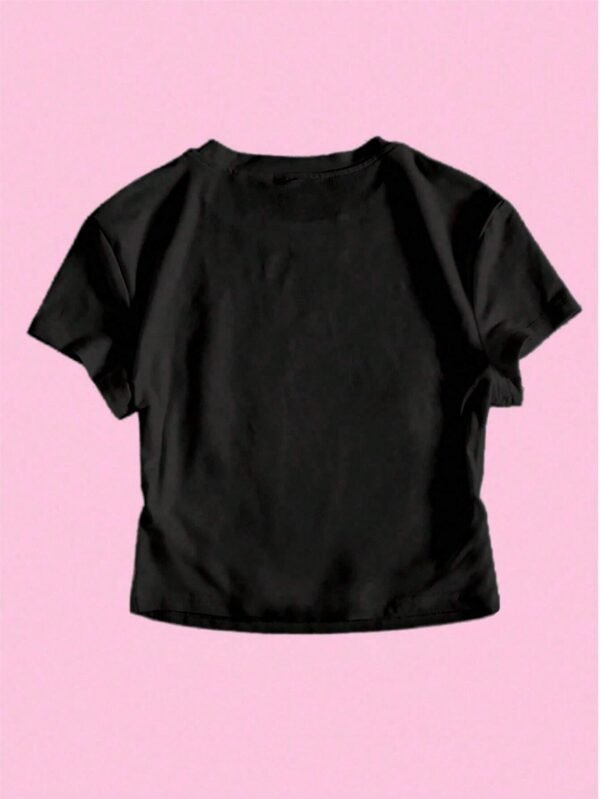 Camiseta de manga corta minimalista con texto y lazo impreso - Imagen 3