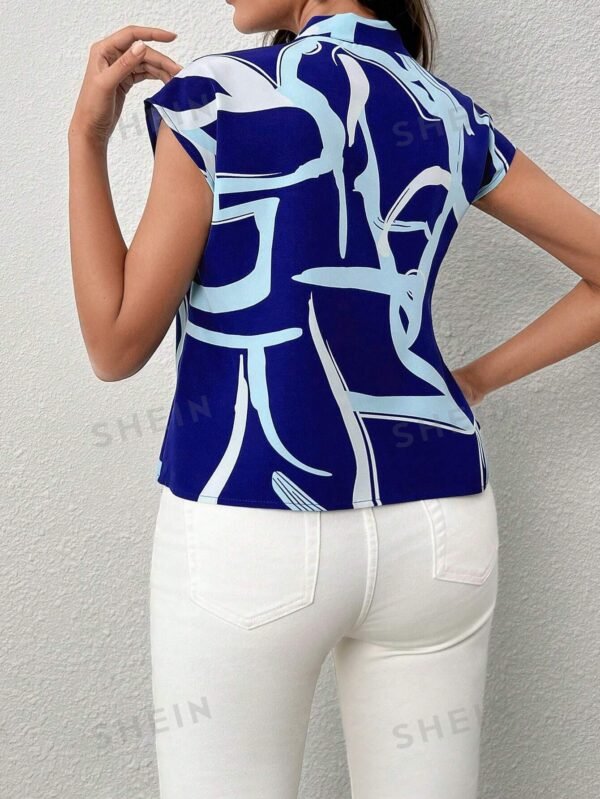Blusa con estampado de dibujo de cuello con cordón de manga murciélago - Imagen 3