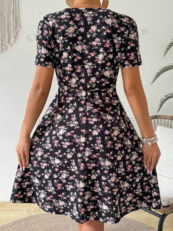 Vestido Con Estampado Floral De Florecitas Con Cuello Sobrepelliz - Imagen 3