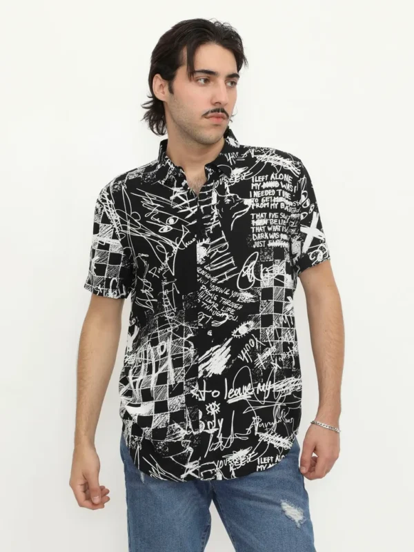 Camisa Manga Corta Estampado Dibujos y Rayones Negra