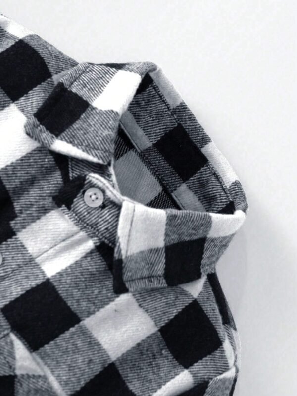 Camisa casual de manga larga a cuadros blancos y negros para niño - Imagen 3