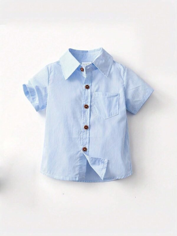 Camisa de manga corta casual con estampado de rayas para niño