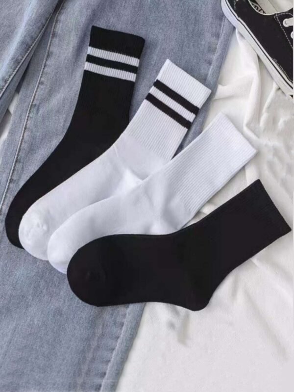 4 pares de calcetines deportivos sólidos en blanco y negro - Imagen 3