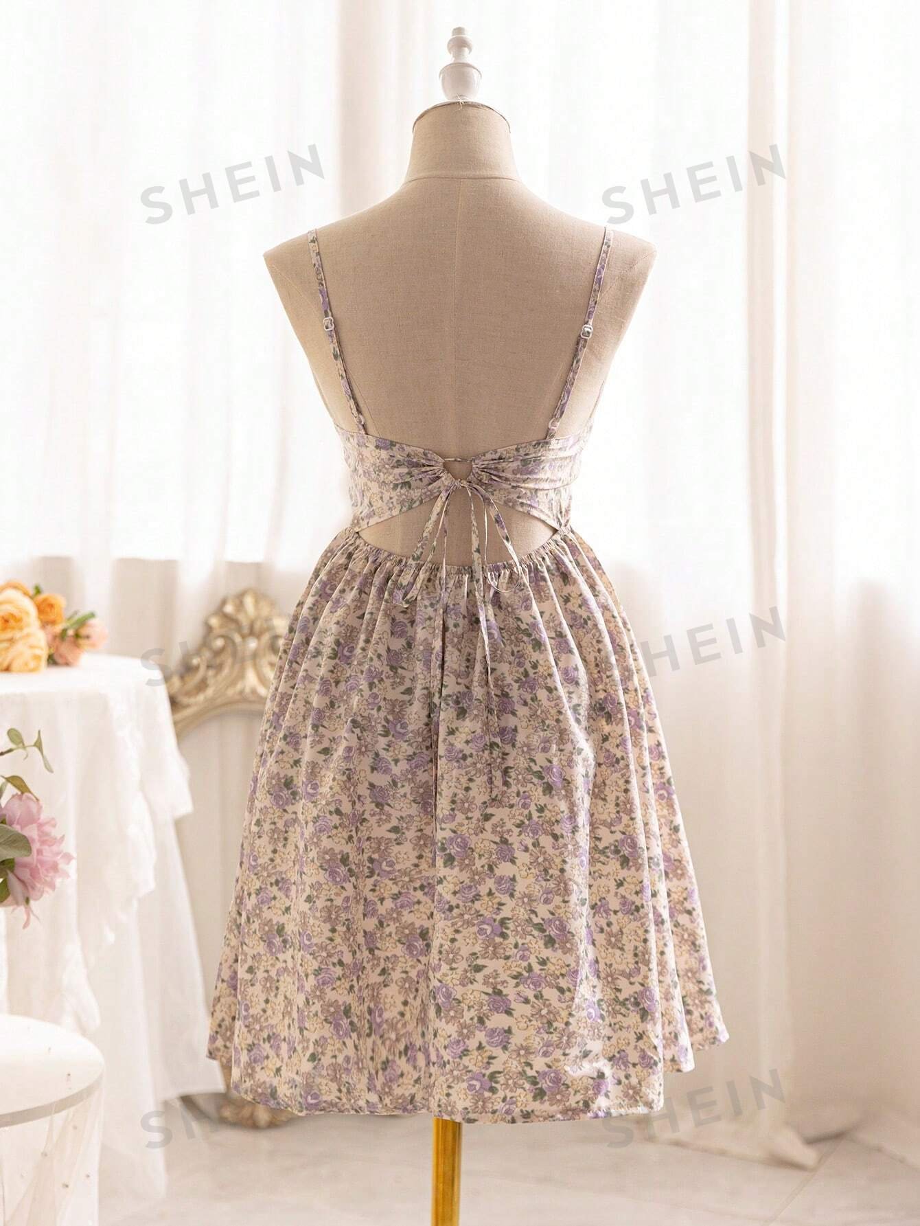 Vestido con correa de espagueti y estampado floral - Imagen 3