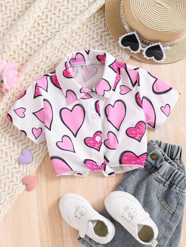 Camisa estampada con corazones para niña