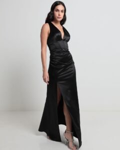 Vestido largo de fiesta con escote profundo ajustado