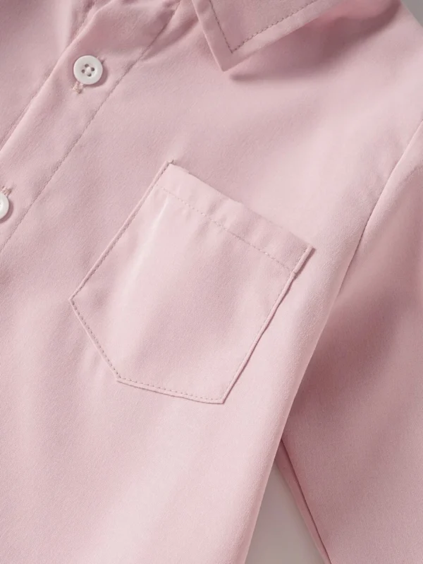 Camisa Delantera De Bolsillo Con Parches De Letras - Imagen 3