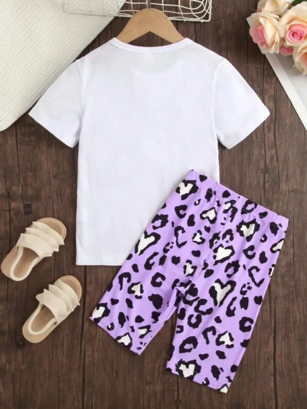 Conjunto De Camiseta Gráfica Con Corazón Y Shorts Para Niñas - Imagen 3