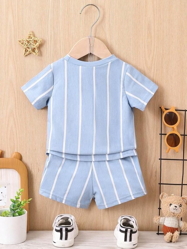 Shorts con camiseta con estampado de rayas - Imagen 2