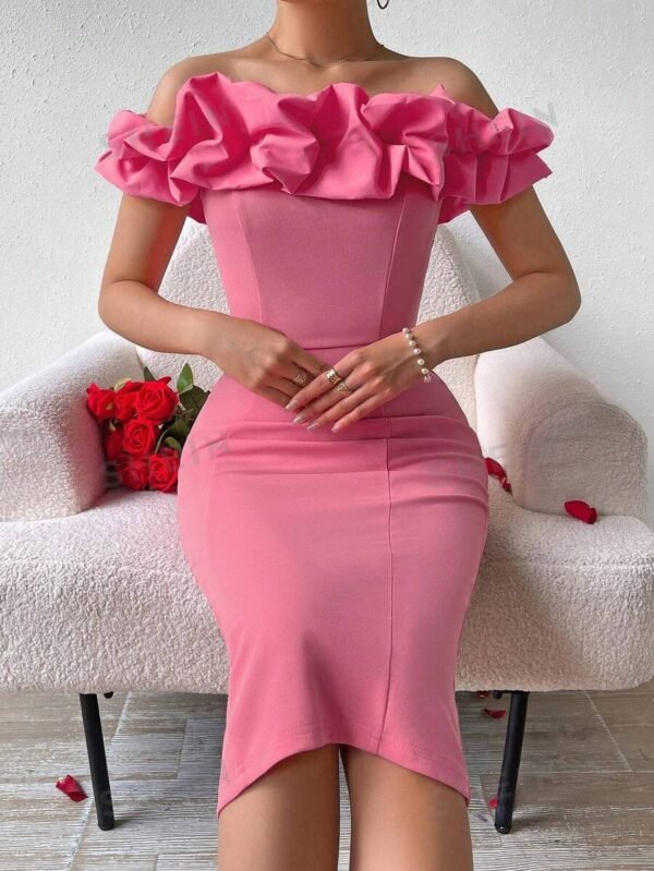 Vestido Con Detalle De Hombro Descubierto Y Volante