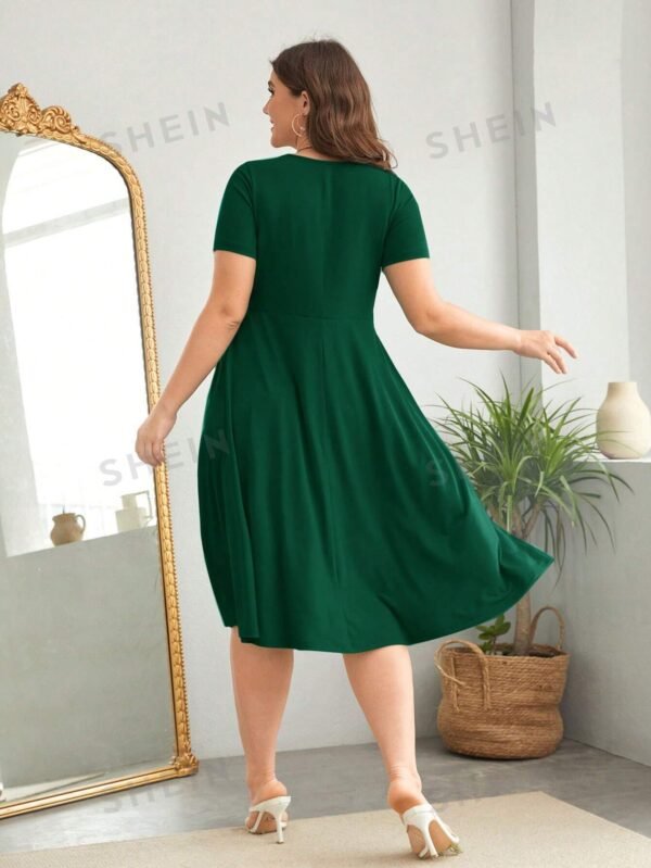 Vestido línea A con botón falso de talle alto - Imagen 2