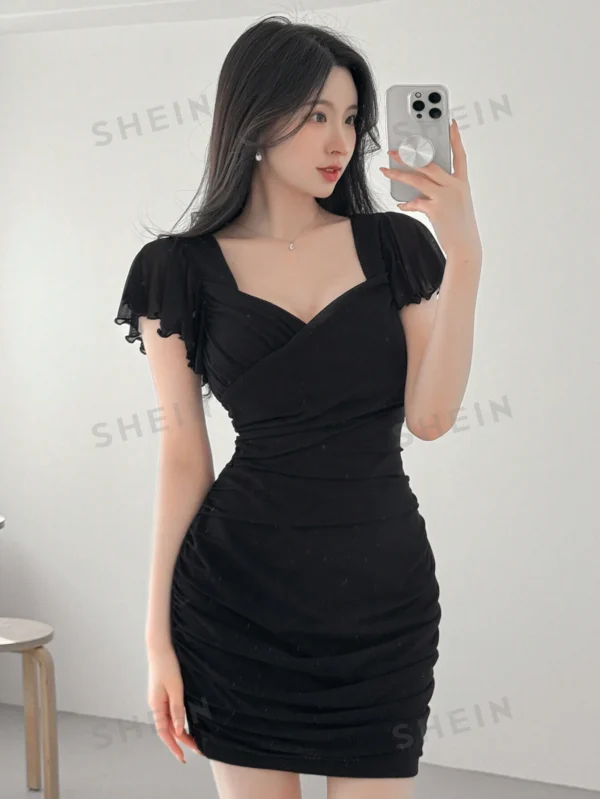 Vestido Ajustado Con Cuello En Forma De Corazón