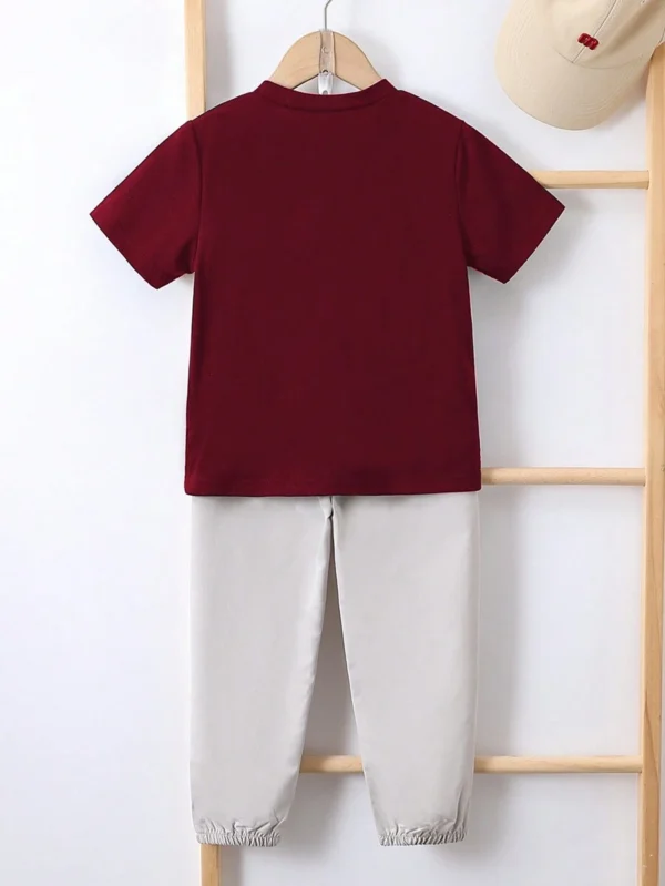 Camiseta de manga corta con estampado de dinosaurios y pantalón casual gris claro - Imagen 2