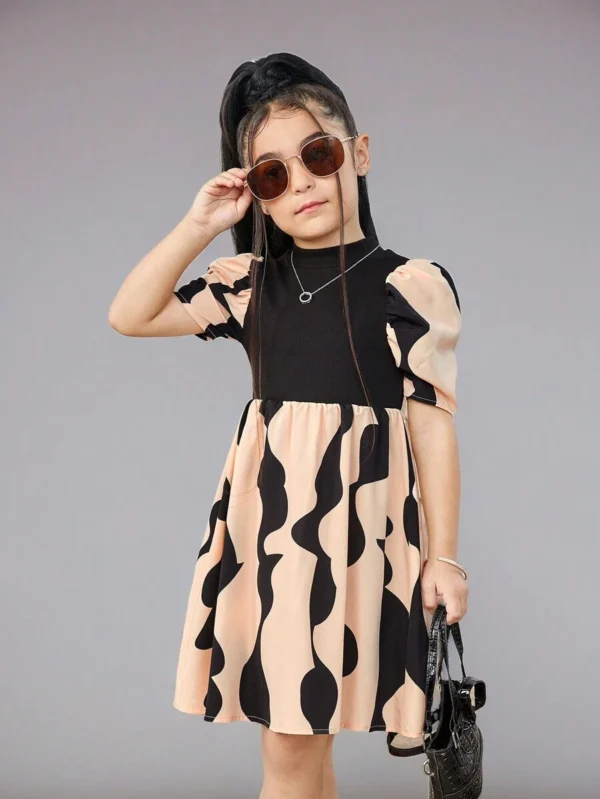 Vestido manga corta con cuello redondo y estampado
