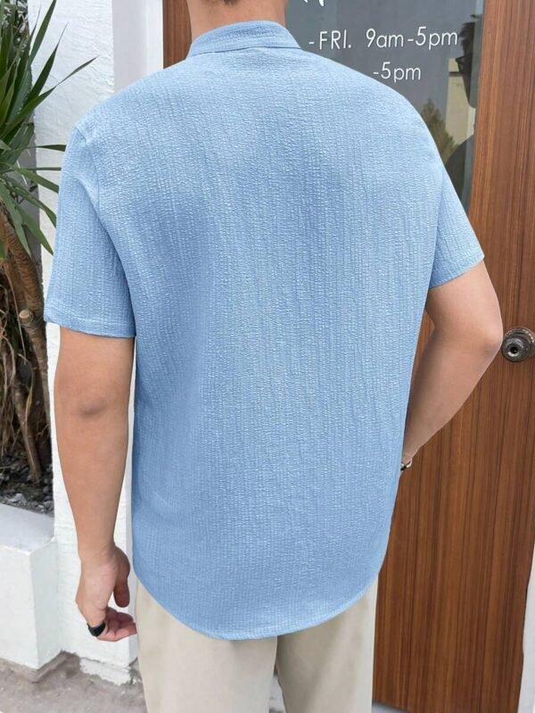 Camisa casual de manga corta de tela tejida de unicolor - Imagen 2