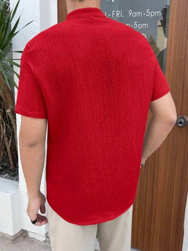 Camisa casual de manga corta de tela tejida de unicolor - Imagen 2