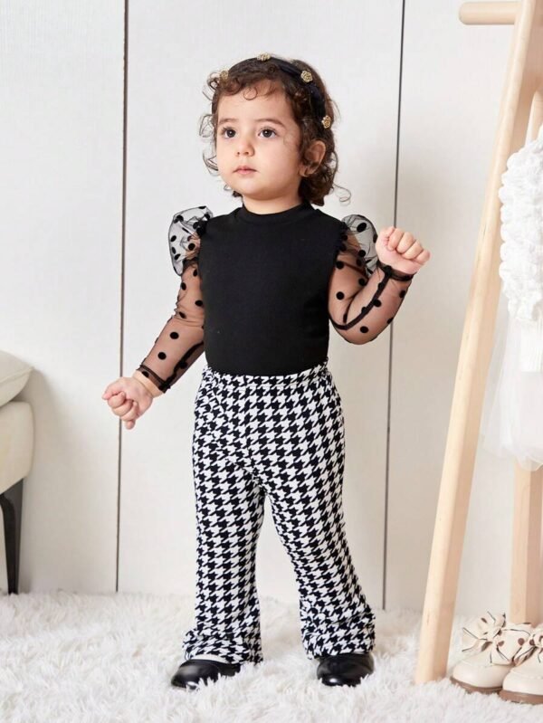 Set de 2 piezas con top de malla de panel tejido con lunares y pantalones acampanados - Imagen 3
