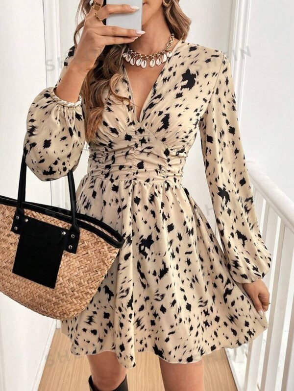 Vestido plisado de manga farol con estampado integral