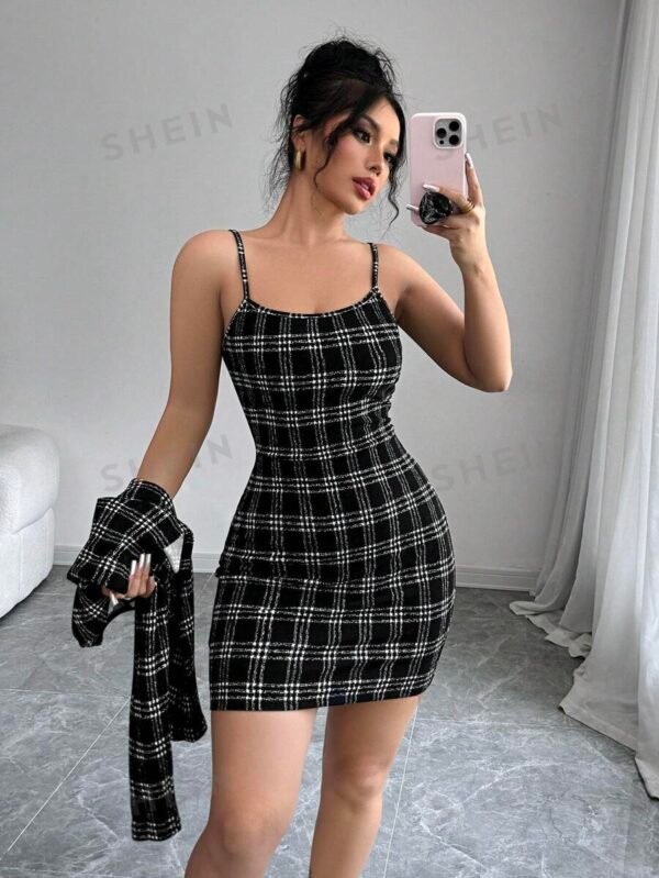 Conjunto de vestido de midi ajustado con estampado de cuadros y chaqueta - Imagen 2