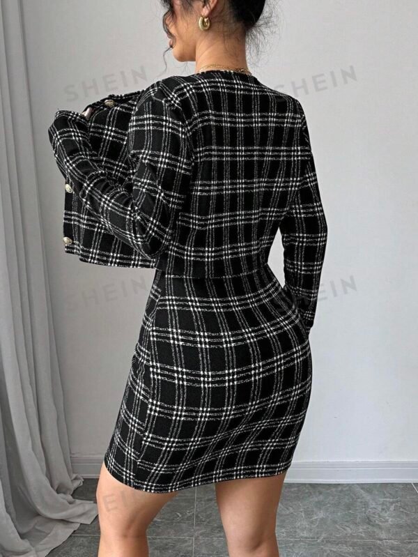 Conjunto de vestido de midi ajustado con estampado de cuadros y chaqueta - Imagen 3