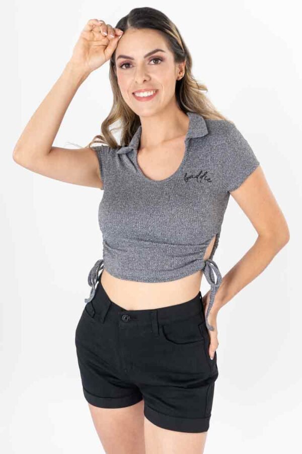 playera manga corta y cuello camisero