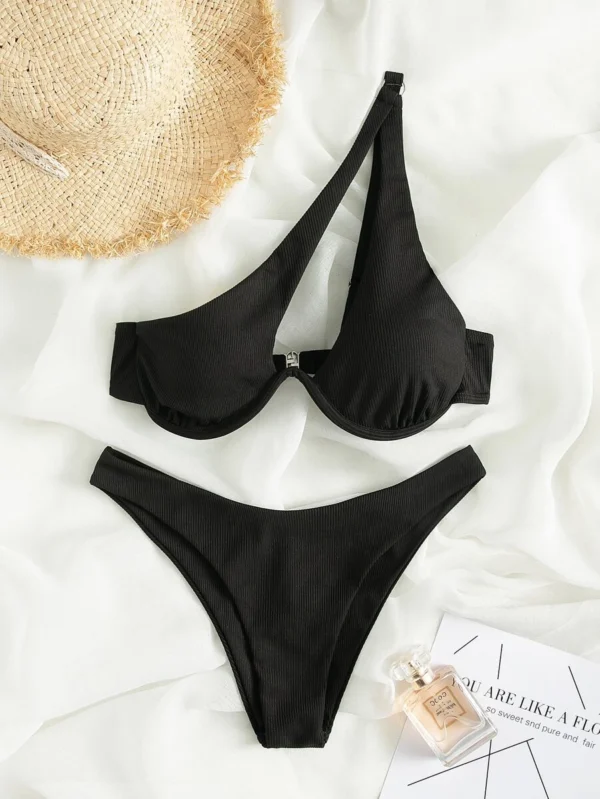 Conjunto de bikini con copas y aros con un solo hombro